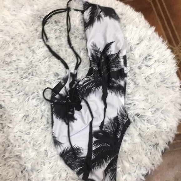 Swimsuit - Picture 4 of 4